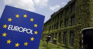 ЕВРОПОЛ АРЕСТОВАЛ 20 ЧЕЛОВЕК ПО ПОДОЗРЕНИЮ В МОШЕННИЧЕСТВЕ