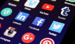 РОССИЯН МОГУТ ОБЯЗАТЬ РЕГИСТРИРОВАТЬСЯ В СОЦСЕТЯХ ПО SIM-КАРТЕ ИЛИ ID КОМПЬЮТЕРА