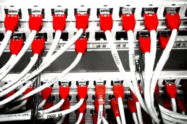 Тысячи взломанных маршрутизаторов MikroTik отправляют трафик хакерам