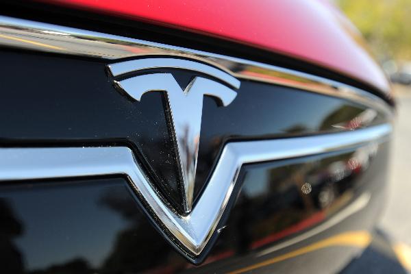 Tesla разрешила исследователям взламывать авто без последствий