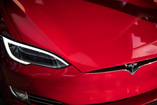 Эксперты взломали брелок от электрокара Tesla Model S менее чем за 2 секунды