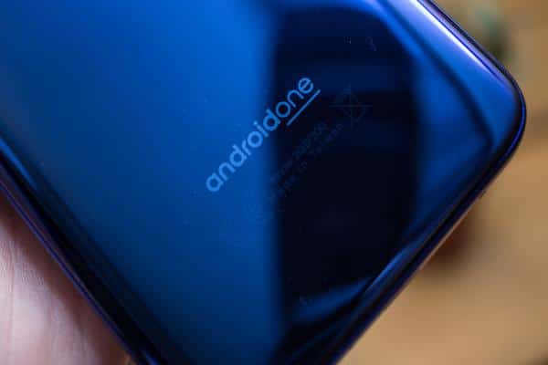 Google отказалась от обязательного выпуска обновлений для смартфонов Android One