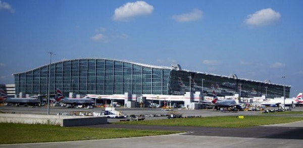 Аэропорт Хитроу отложил вылеты из-за сообщений о дроне